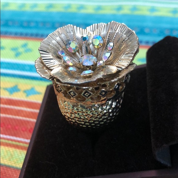 Beautiful Gold Toned Ring with Iridescent Stones - Picture 3 of 7